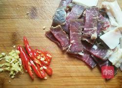 葱头炒腊肉的做法图解2