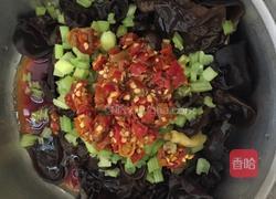 西芹拌木耳的做法图解3