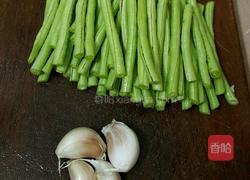 白灼豇豆的做法图解1