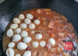 红烧肉炖鹌鹑蛋的做法图解3