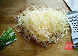 剁椒炒土豆丝的做法图解2