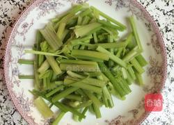 芹菜炒鸡胗的做法图解2