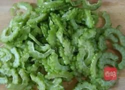 咸鸭蛋焗苦瓜的做法图解2