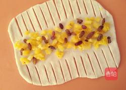 葡萄干菠萝粒面包的做法图解3