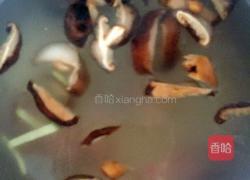 香菇滑鸡粥的做法图解3
