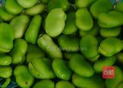 蚕豆炒鸡蛋的做法图解1