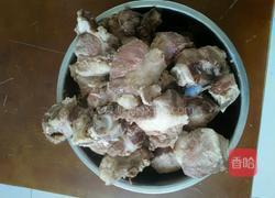 排骨土豆炖豆腐的做法图解1