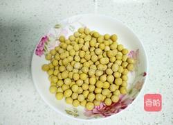 胡萝卜豆浆的做法图解1