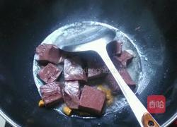 猪红焖韭菜的做法图解3