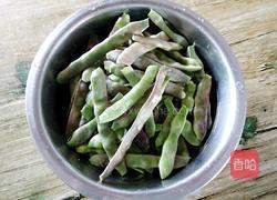 芸豆炒肉的做法图解1