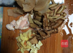 笋干肉丝的做法图解1
