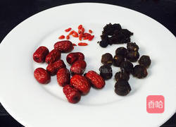 桂圆红枣枸杞茶的做法图解1