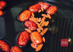 桂圆红枣枸杞茶的做法图解2