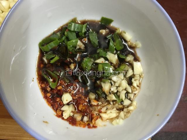 加入酱油和醋