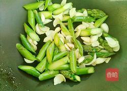 芦笋炒百合的做法图解6