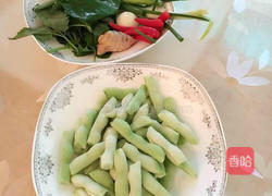 藿香炒四季豆的做法图解1