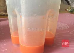 胡萝卜面的做法图解1