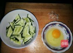 黄瓜鸡蛋汤的做法图解1