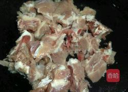 淮山排骨汤的做法图解1