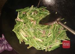 蒜苔炒肉的做法图解3