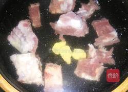 玉米莲藕排骨汤的做法图解1