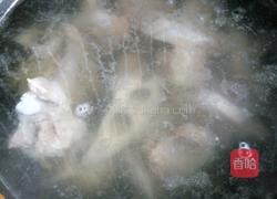 玉米莲藕排骨汤的做法图解3