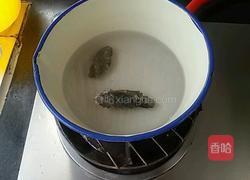 海参小米粥的做法图解2