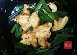 鸡蛋炒韭菜的做法图解7