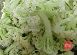清炒菜花的做法图解1