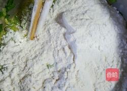 牛奶芹菜鸡蛋饼的做法图解3