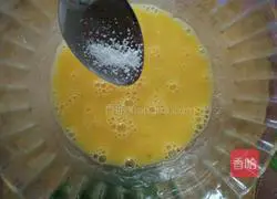 Illustration of how to make scallion egg pancake 2