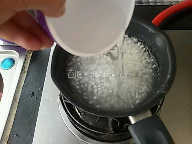 煮开，转小火继续煮，中间加三次凉水。