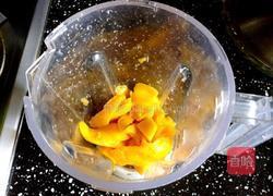 鲜榨芒果汁的做法图解4