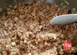 香菇土豆茄子肉包子的做法图解2