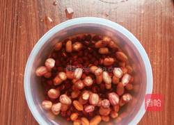红豆花生黑米粥的做法图解1