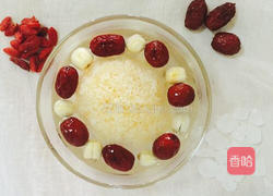 银耳莲子红枣汤的做法图解2