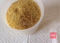 小米粥的做法图解1