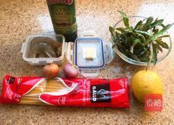 黑胡椒虾肉意大利面的做法图解1