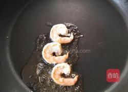 黑胡椒虾肉意大利面的做法图解3