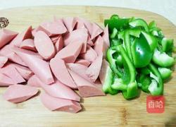 青椒炒火腿的做法图解2