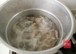 猪蹄炖花生的做法图解3