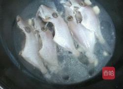 芹香海鱼的做法图解3