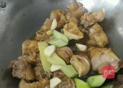 花生炖猪蹄的做法图解10