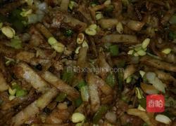 豆芽炒饼丝的做法图解3