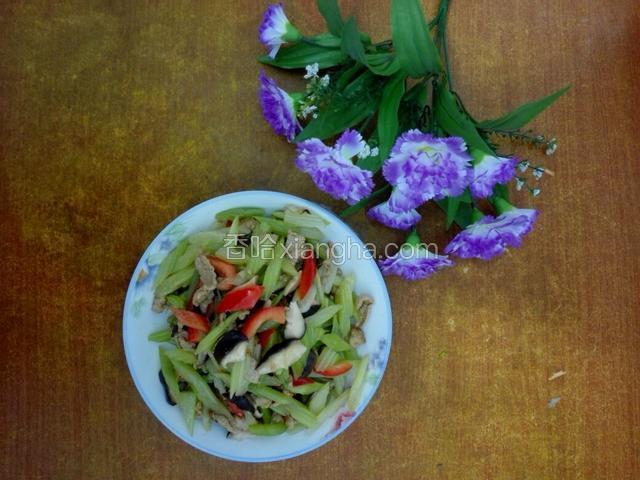 香菇西芹炒肉