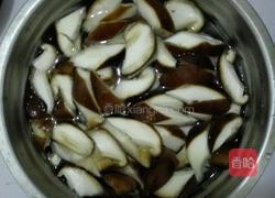 香菇西芹炒肉的做法图解3