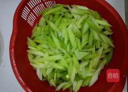 香菇西芹炒肉的做法图解4