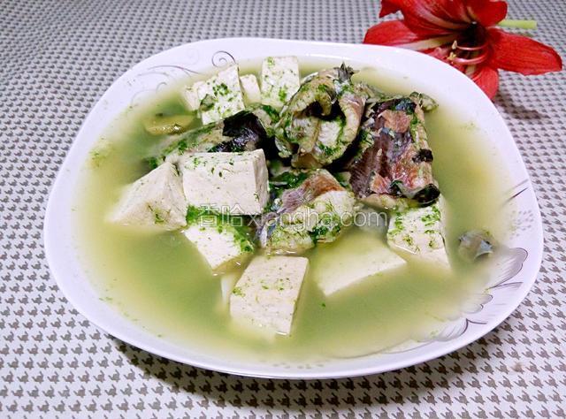 没有加鸡精，味精，炖鱼料，味道一样鲜，很爽口的鲶鱼炖豆腐，豆腐的软嫰鲶鱼的细嫰，非常非常美味哦！