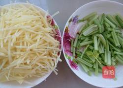 土豆丝炒芹菜的做法图解3