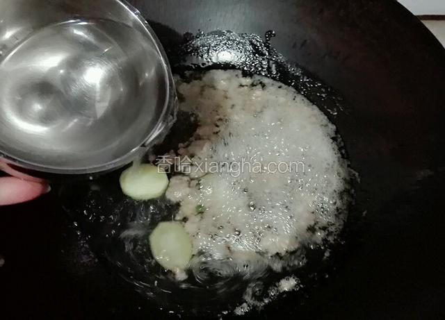 加入适量的水大火烧开。